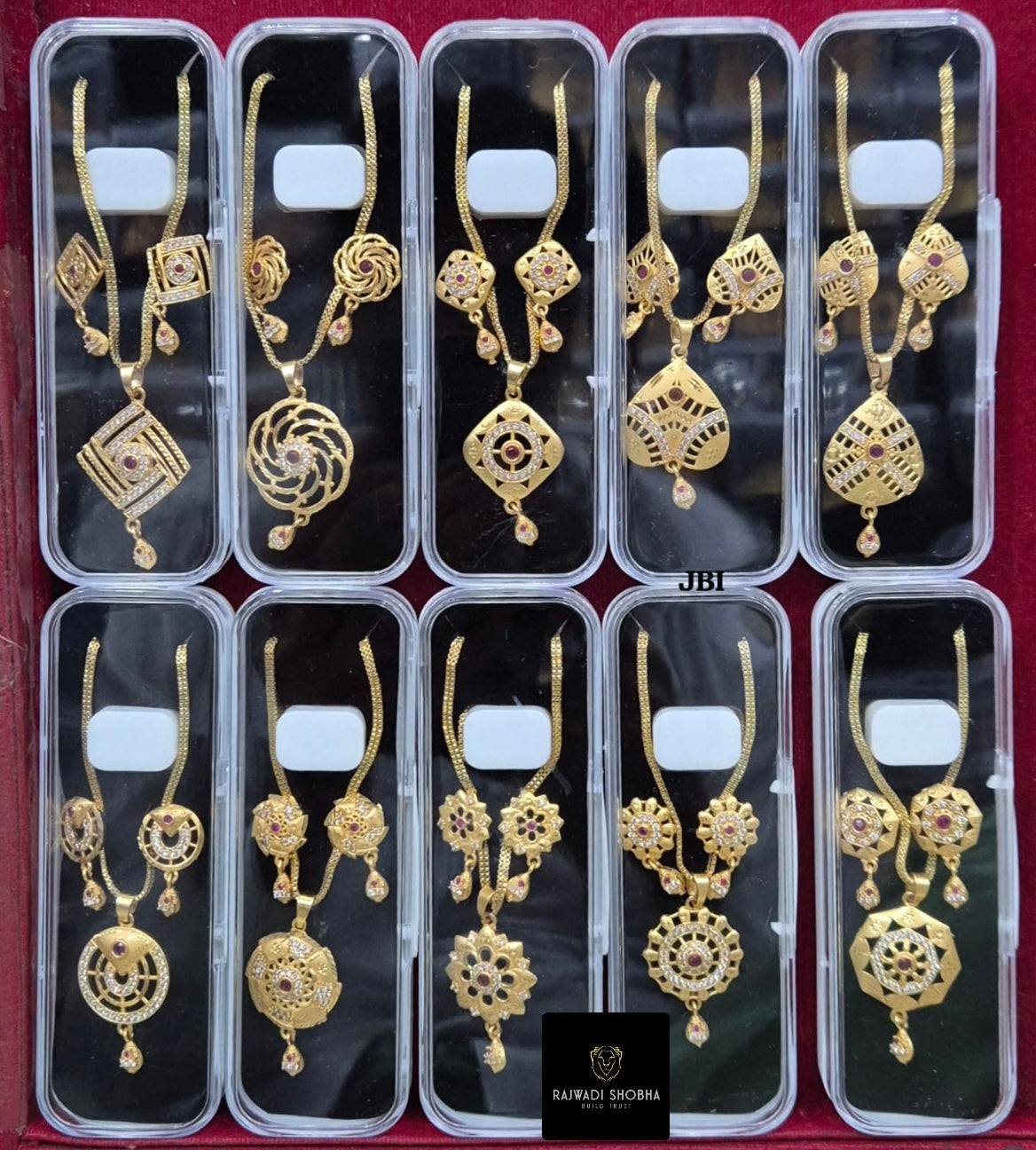 Gold Plated Pattern Chain Necklace is the perfect combination of style and quality with a polished guarantee